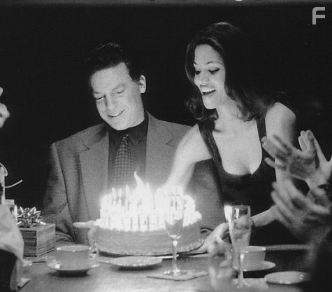 Halle Berry and Christopher McDonald in Жена богача (1996)