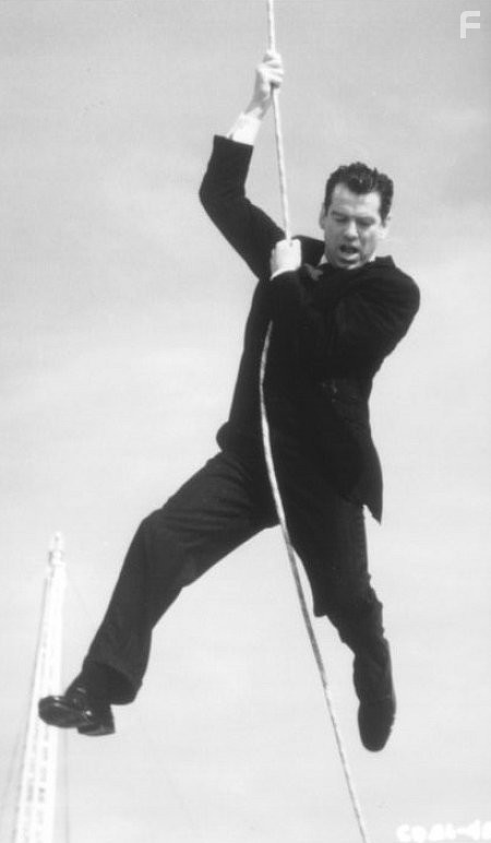 Pierce Brosnan in И целого мира мало (1999)