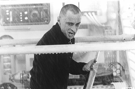 Robert Carlyle in И целого мира мало (1999)