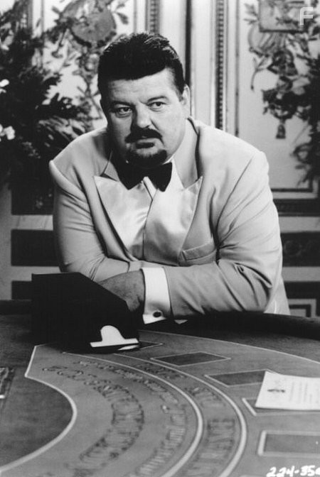Robbie Coltrane in И целого мира мало (1999)