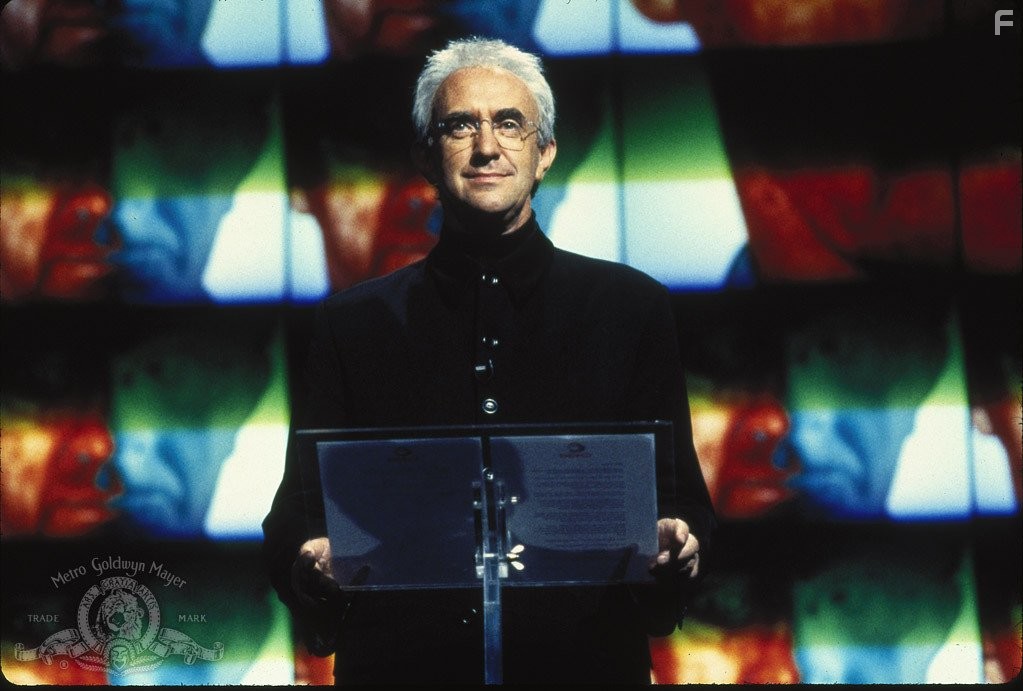 Jonathan Pryce in Завтра не умрёт никогда (1997)