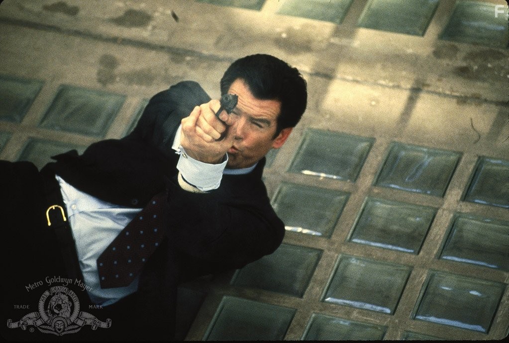 Pierce Brosnan in Завтра не умрёт никогда (1997)