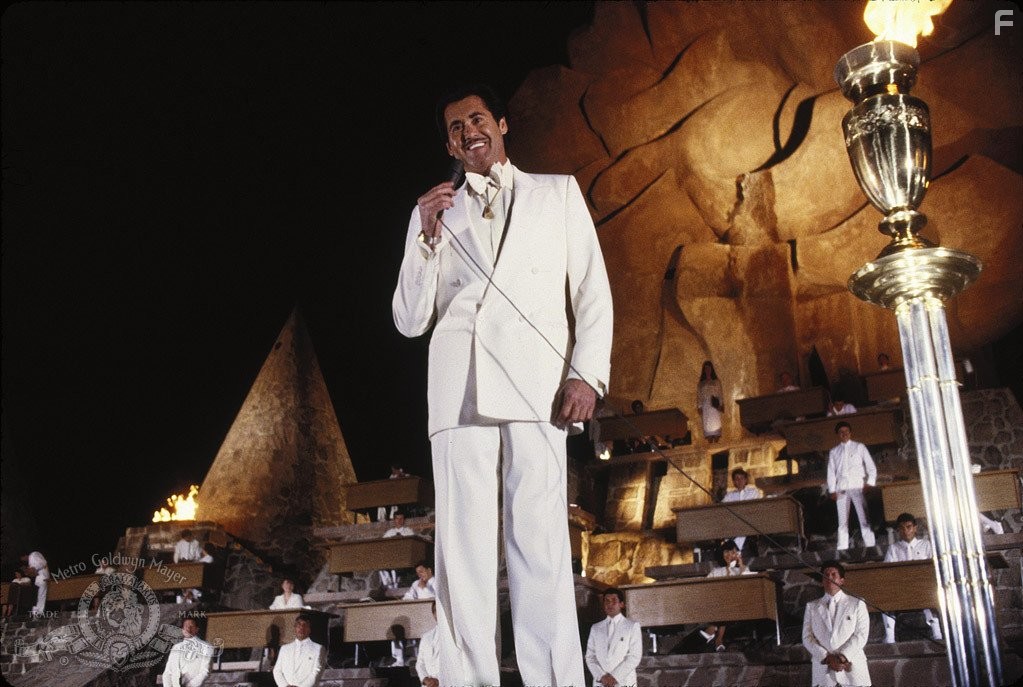 Wayne Newton in Лицензия на убийство (1989)