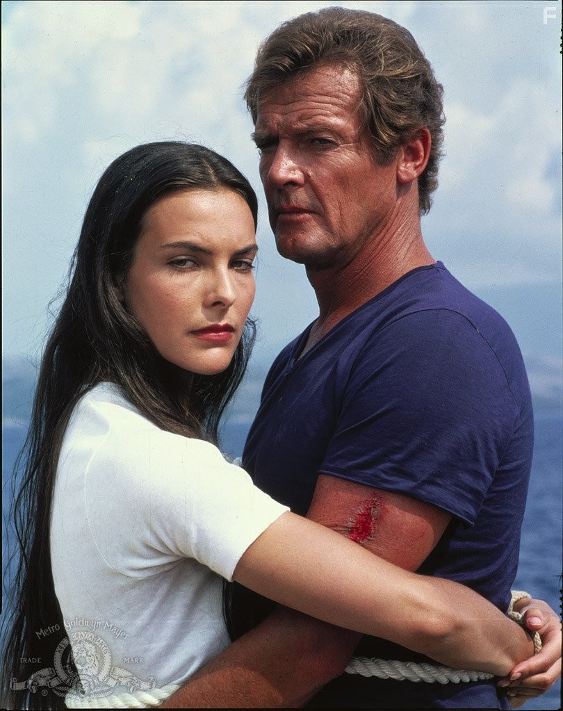 Roger Moore and Carole Bouquet in Только для твоих глаз (1981)