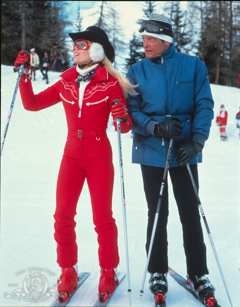 Lynn-Holly Johnson and Roger Moore in Только для твоих глаз (1981)