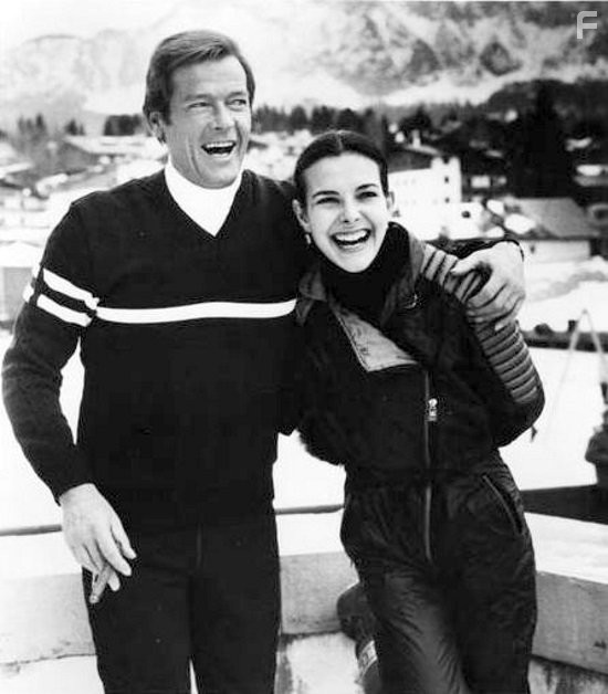 Roger Moore and Carole Bouquet in Только для твоих глаз (1981)