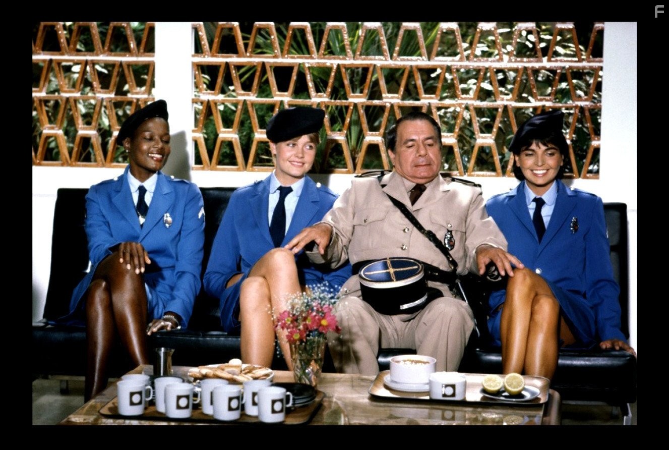 Michel Galabru, Nicaise Jean-Louis, Sophie Michaud, and Catherine Serre in Жандарм и жандарметки (1982)