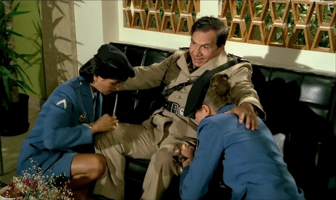 Michel Galabru, Sophie Michaud, and Catherine Serre in Жандарм и жандарметки (1982)