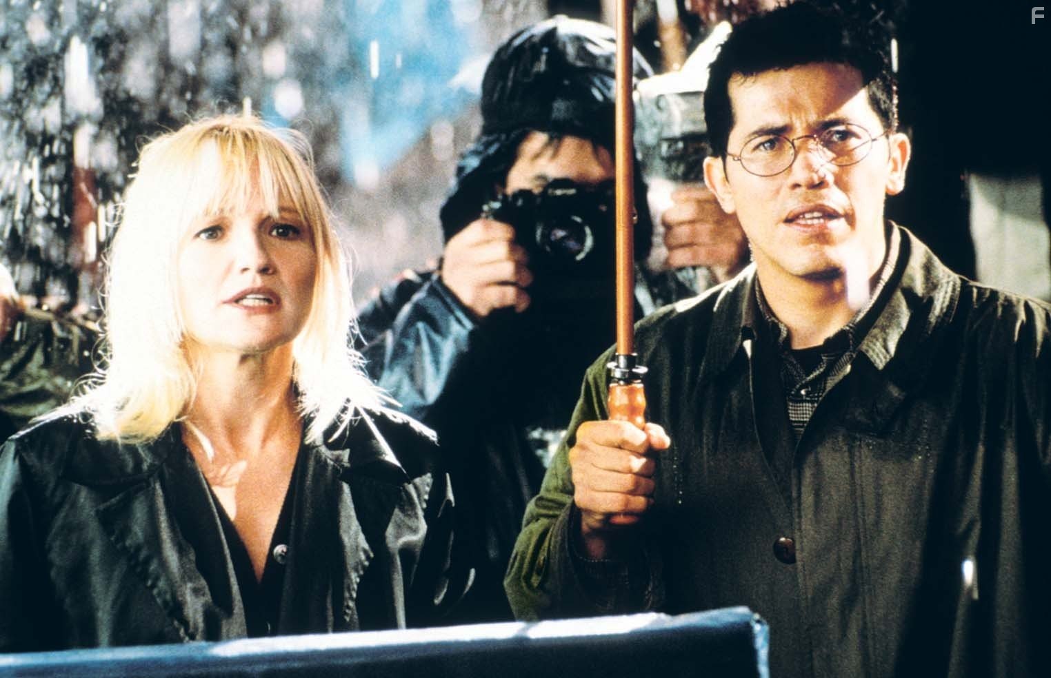 Ellen Barkin and John Leguizamo in Фанат (1996)