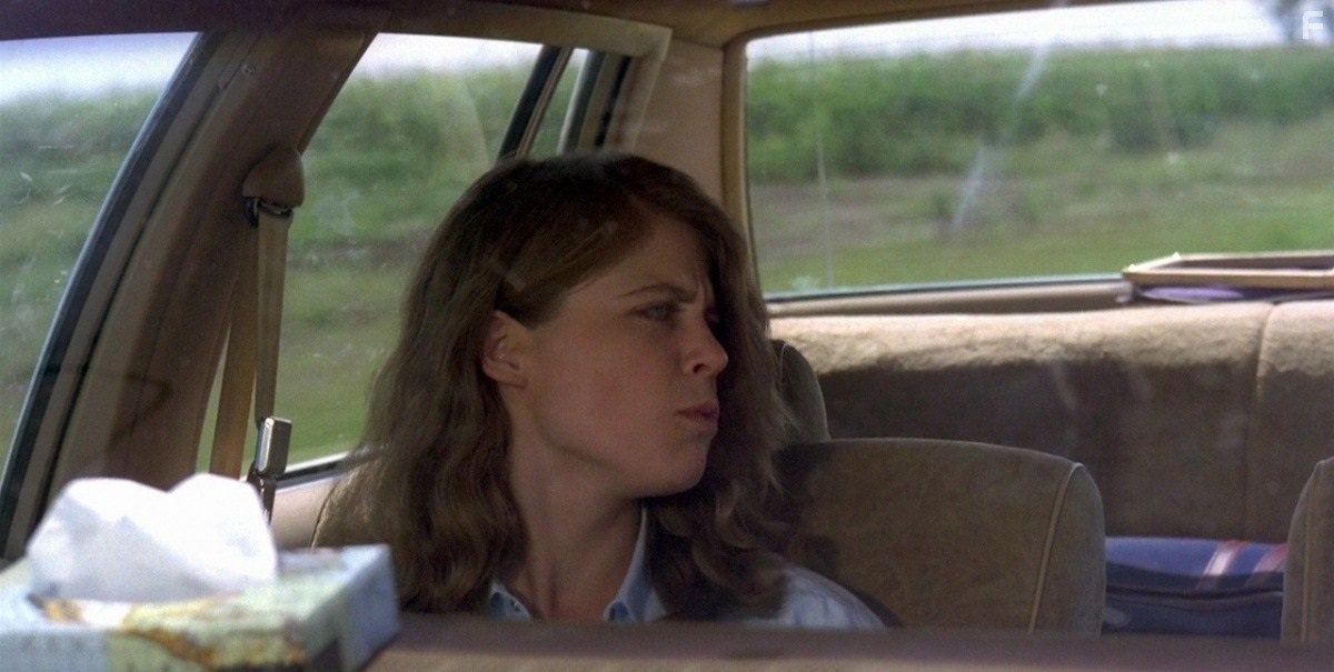 Linda Hamilton in Дети кукурузы (1984)