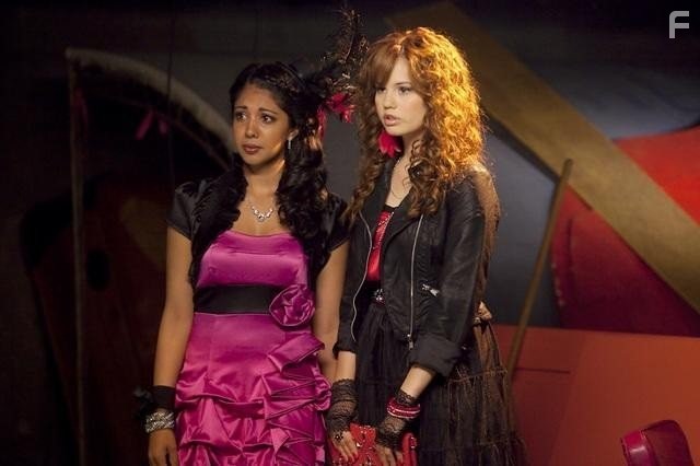 Debby Ryan and Sarena Parmar in Бунтарка (2012)