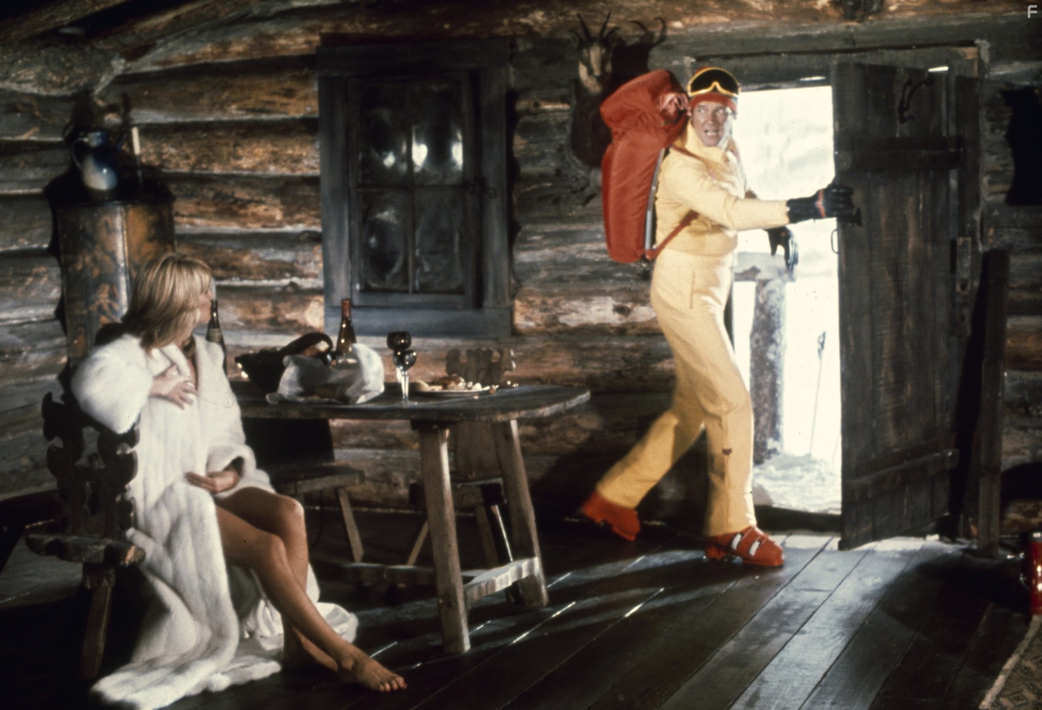 Roger Moore and Sue Vanner in Шпион, который меня любил (1977)