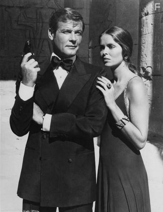 Roger Moore and Barbara Bach in Шпион, который меня любил (1977)