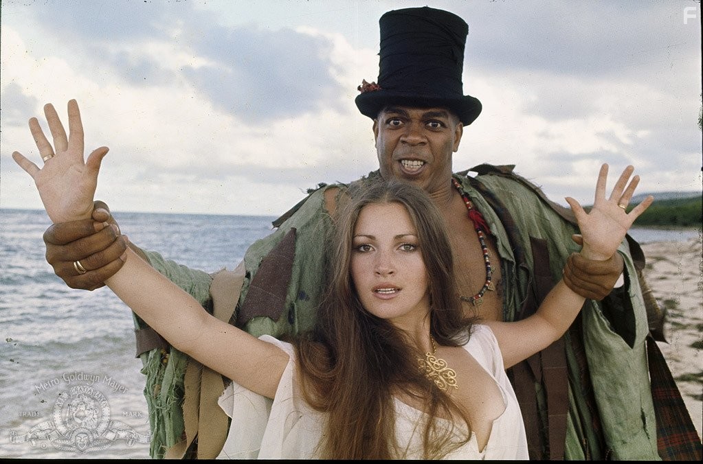Jane Seymour and Geoffrey Holder in Живи и дай умереть (1973)