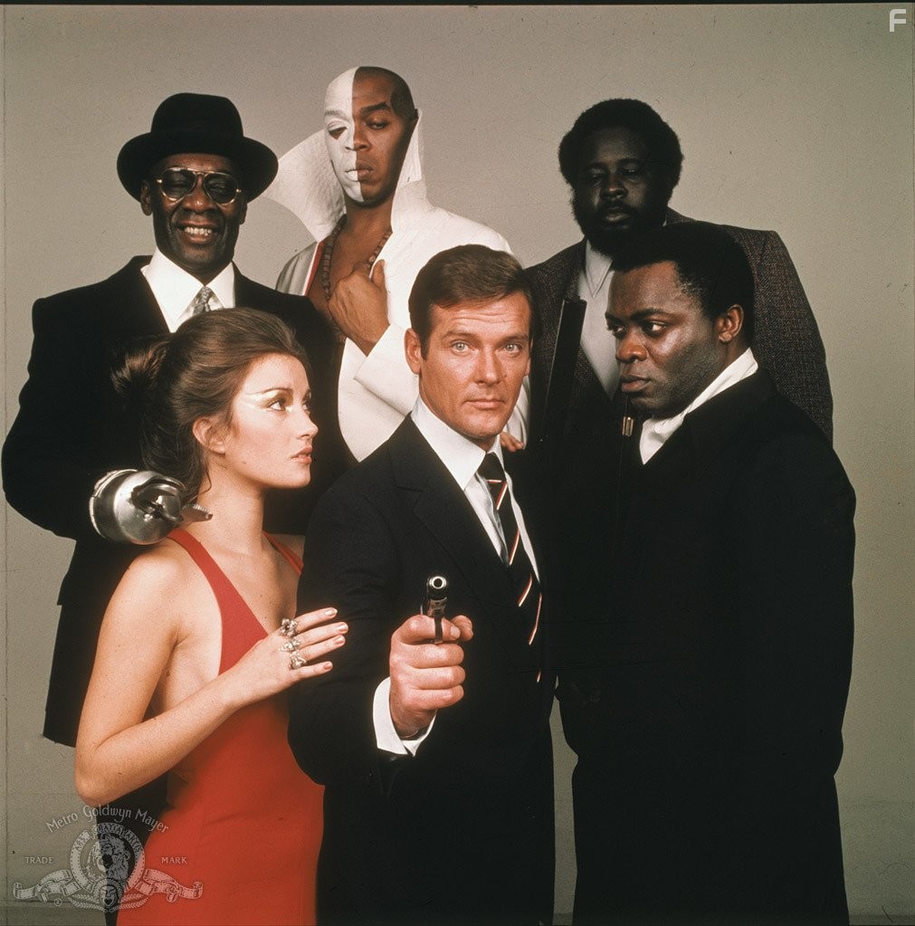 Roger Moore, Yaphet Kotto, Jane Seymour, Earl Jolly Brown, Julius Harris, and Geoffrey Holder in Живи и дай умереть (1973)
