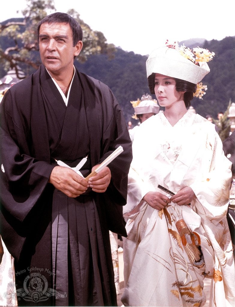 Sean Connery and Mie Hama in Живешь только дважды (1967)