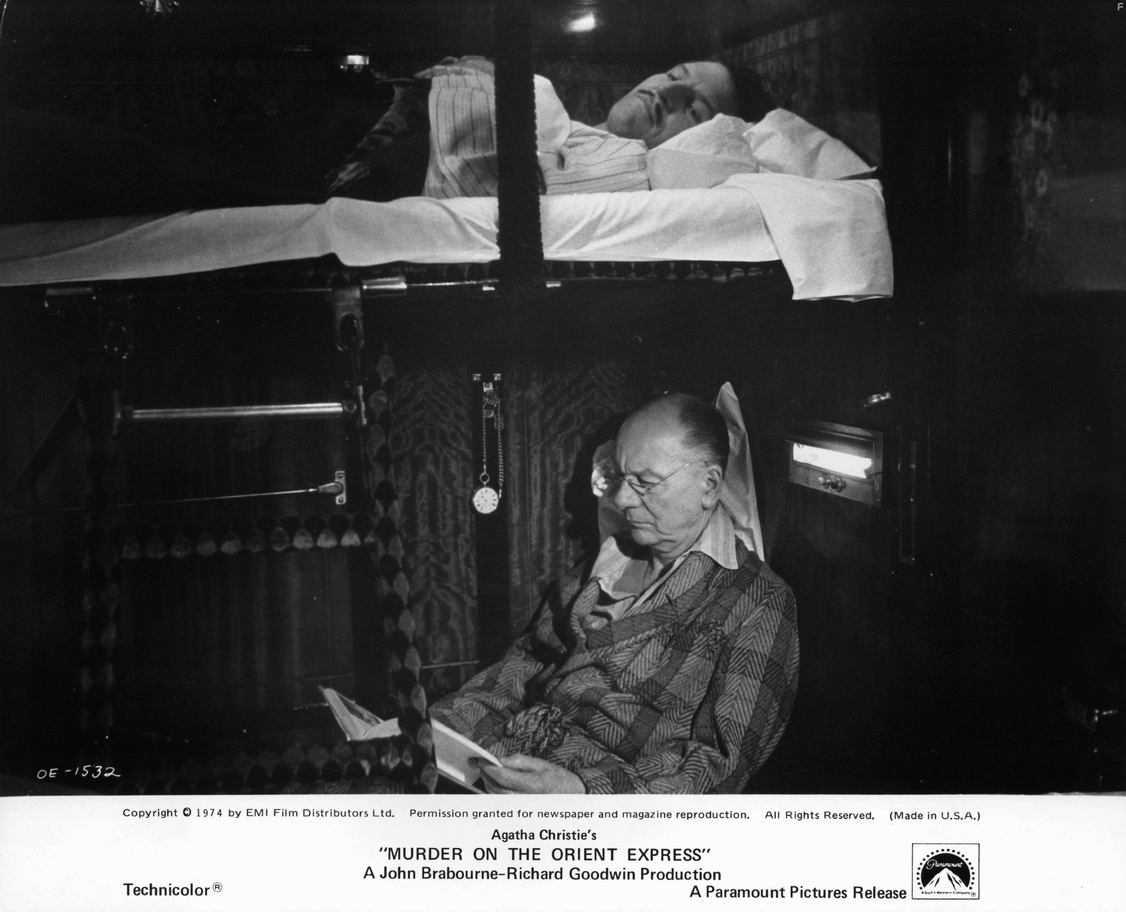 John Gielgud and Denis Quilley in Убийство в Восточном экспрессе (1974)