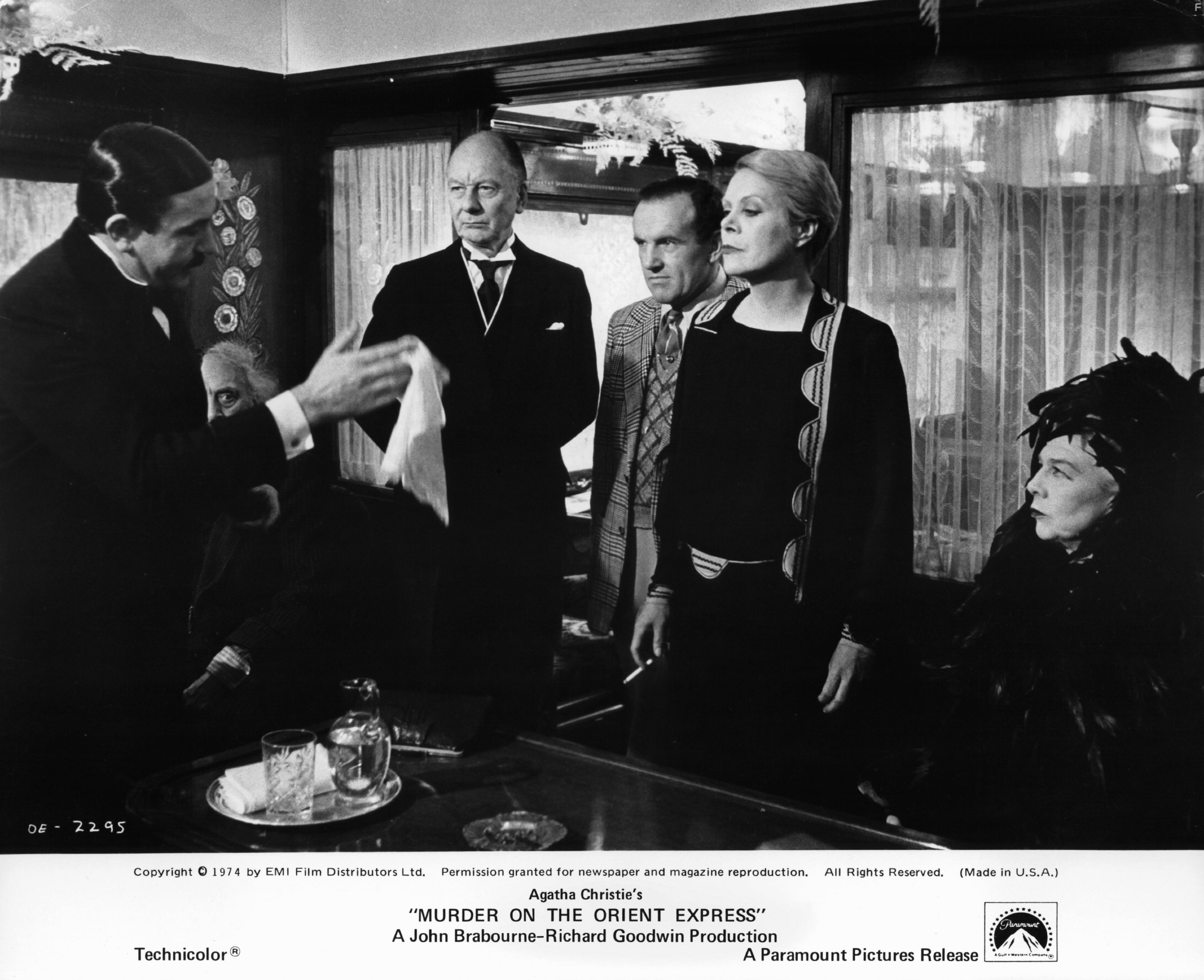 John Gielgud, Albert Finney, Wendy Hiller, and Rachel Roberts in Убийство в Восточном экспрессе (1974)