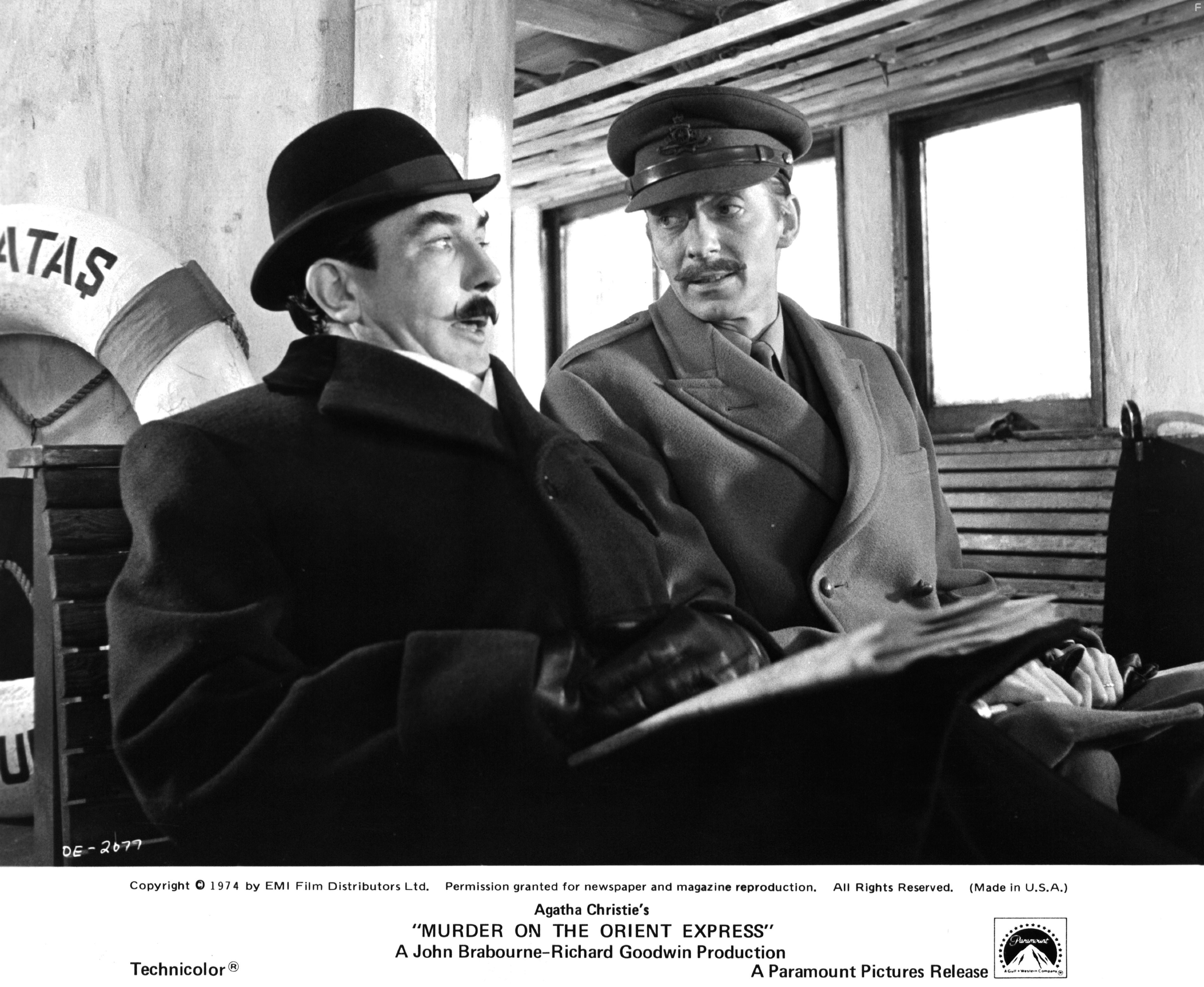 Albert Finney and Jeremy Lloyd in Убийство в Восточном экспрессе (1974)