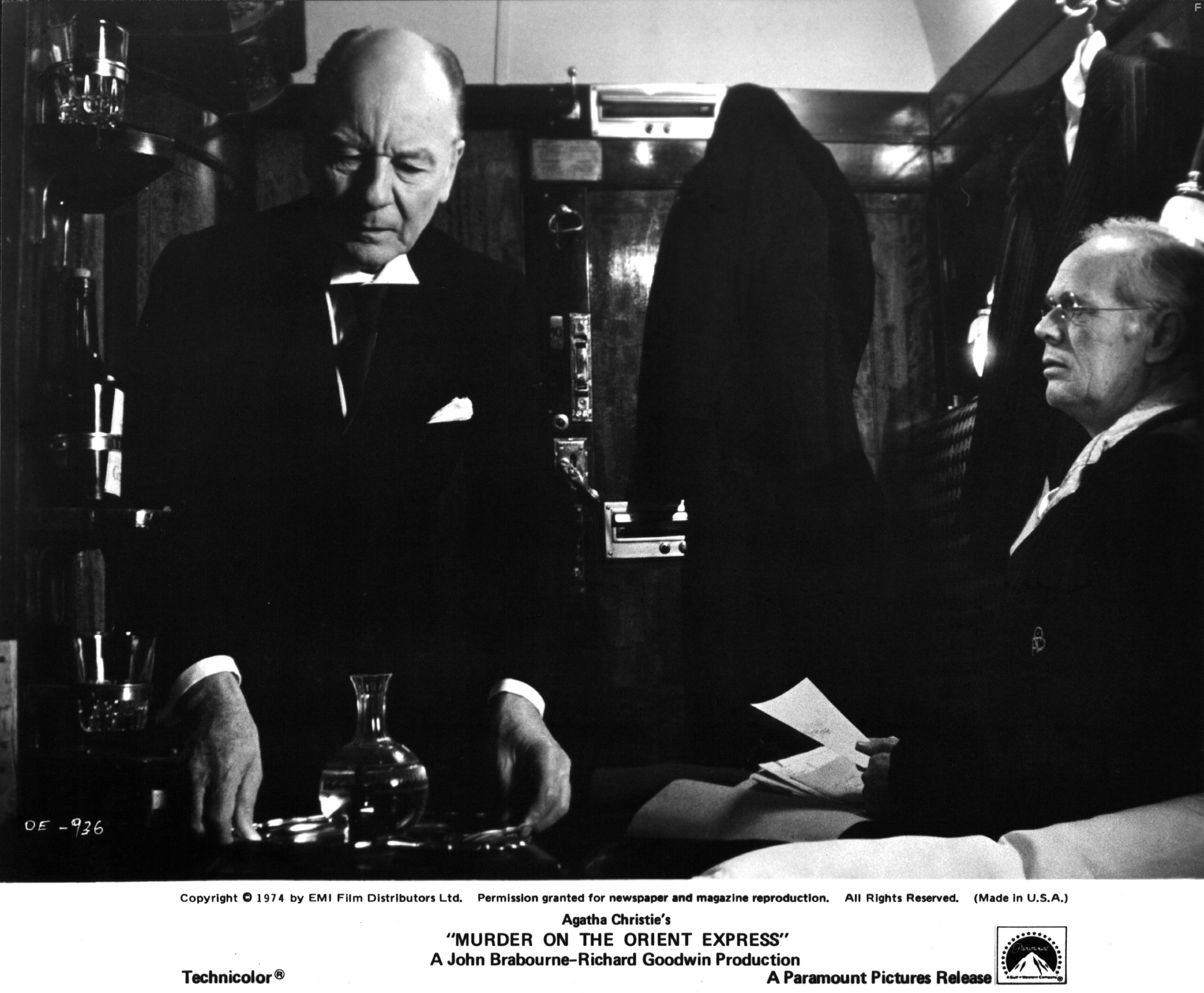 John Gielgud and Richard Widmark in Убийство в Восточном экспрессе (1974)