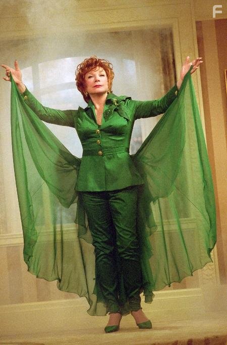 Shirley MacLaine in Колдунья (2005)