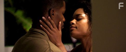 Jamie Foxx and Naomie Harris in Полиция Майами. Отдел нравов (2006)