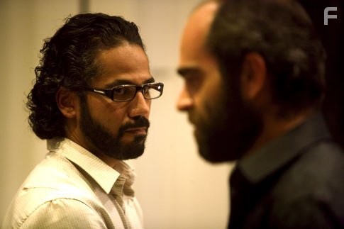 John Ortiz and Luis Tosar in Полиция Майами. Отдел нравов (2006)