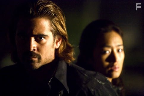 Li Gong and Colin Farrell in Полиция Майами. Отдел нравов (2006)