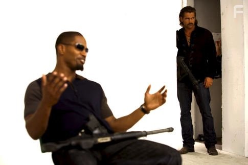 Jamie Foxx and Colin Farrell in Полиция Майами. Отдел нравов (2006)