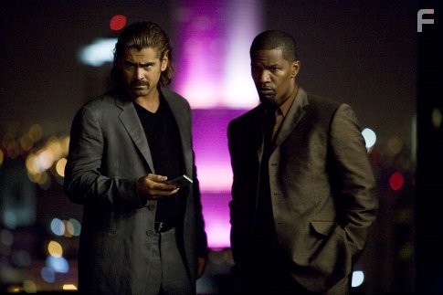 Jamie Foxx and Colin Farrell in Полиция Майами. Отдел нравов (2006)
