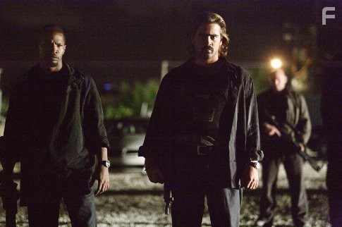 Jamie Foxx and Colin Farrell in Полиция Майами. Отдел нравов (2006)