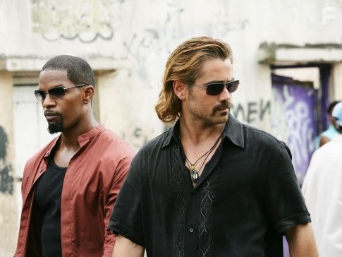 Jamie Foxx and Colin Farrell in Полиция Майами. Отдел нравов (2006)
