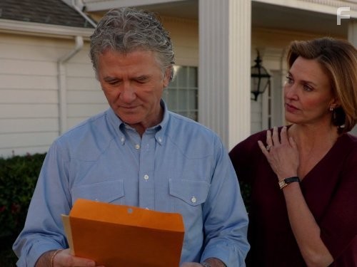 Patrick Duffy and Brenda Strong in Даллас (2012)
