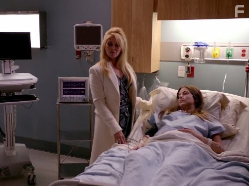 Audrey Landers and Julie Gonzalo in Даллас (2012)