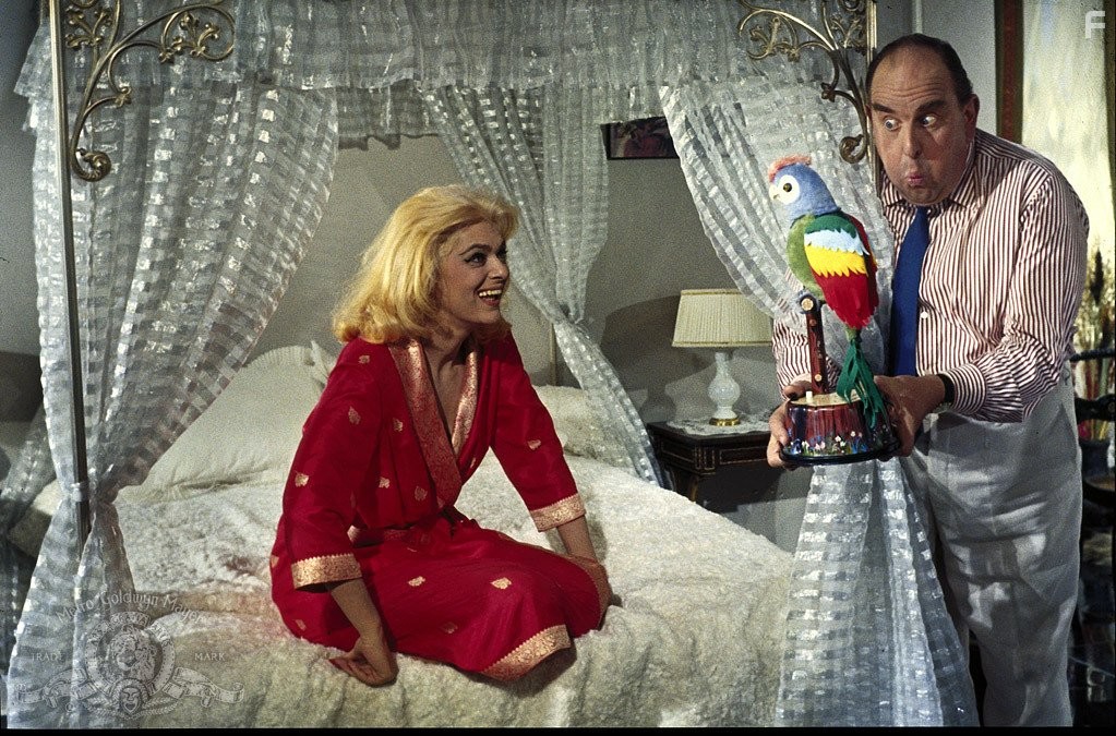 Melina Mercouri and Robert Morley in Топкапи (1964)