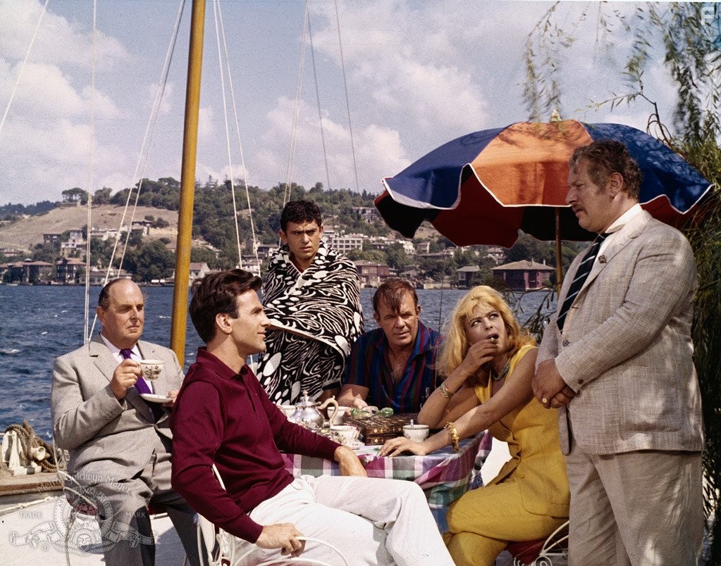 Maximilian Schell, Peter Ustinov, Melina Mercouri, and Robert Morley in Топкапи (1964)