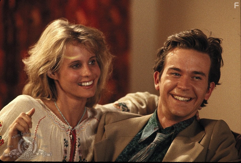 Timothy Hutton and Lori Singer in Агенты Сокол и Снеговик (1985)