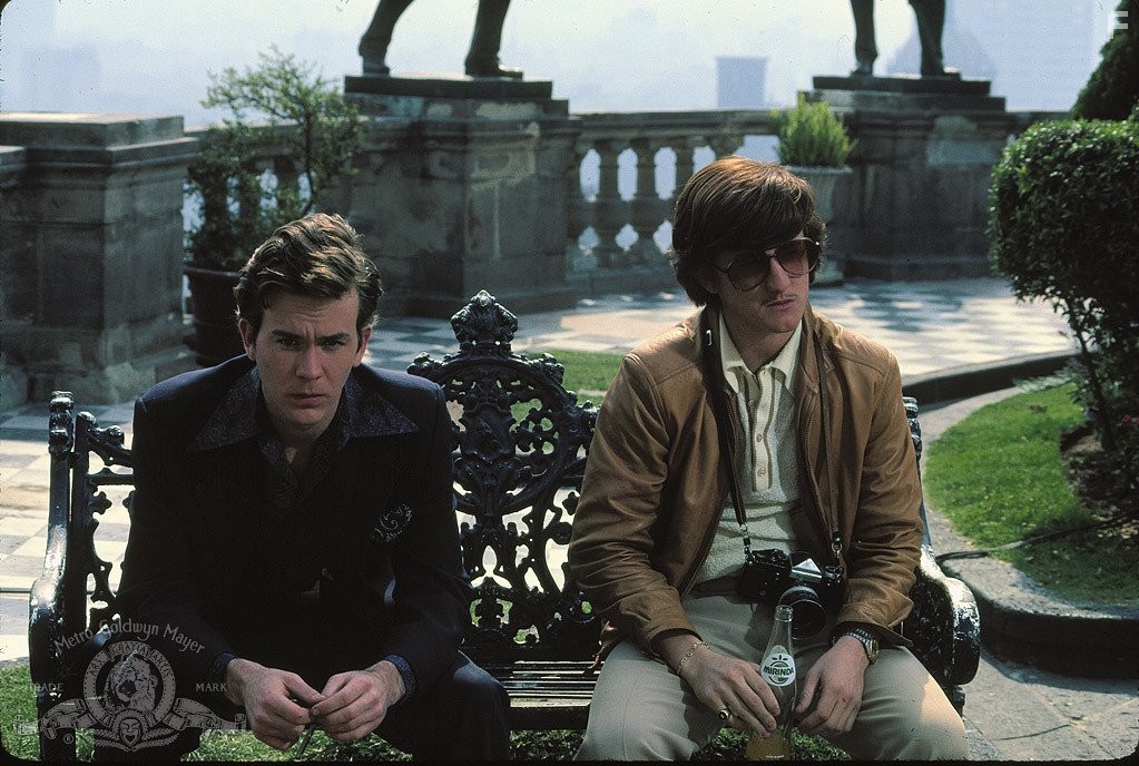 Timothy Hutton and Sean Penn in Агенты Сокол и Снеговик (1985)