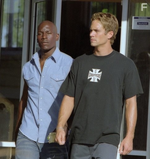 Tyrese Gibson and Paul Walker in Двойной форсаж (2003)