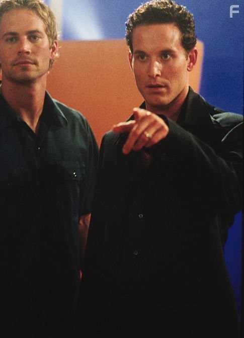 Cole Hauser and Paul Walker in Двойной форсаж (2003)