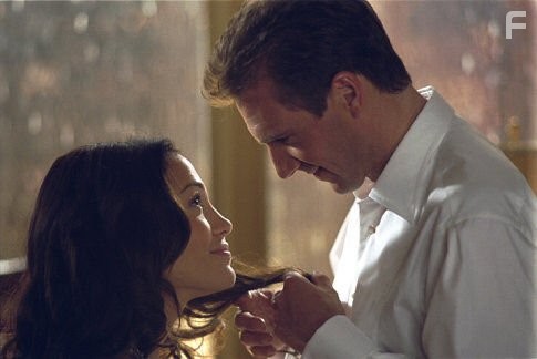 Ralph Fiennes and Jennifer Lopez in Госпожа горничная (2002)