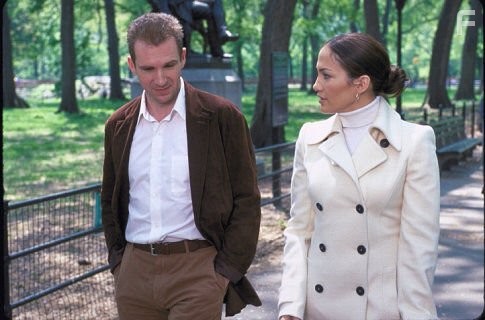 Ralph Fiennes and Jennifer Lopez in Госпожа горничная (2002)