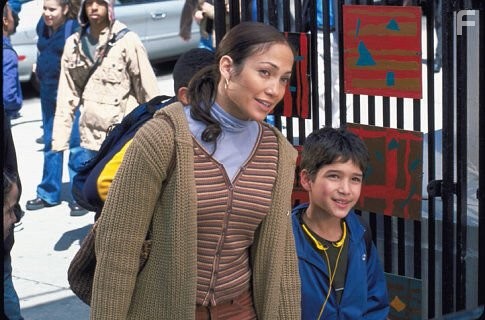 Jennifer Lopez and Tyler Posey in Госпожа горничная (2002)