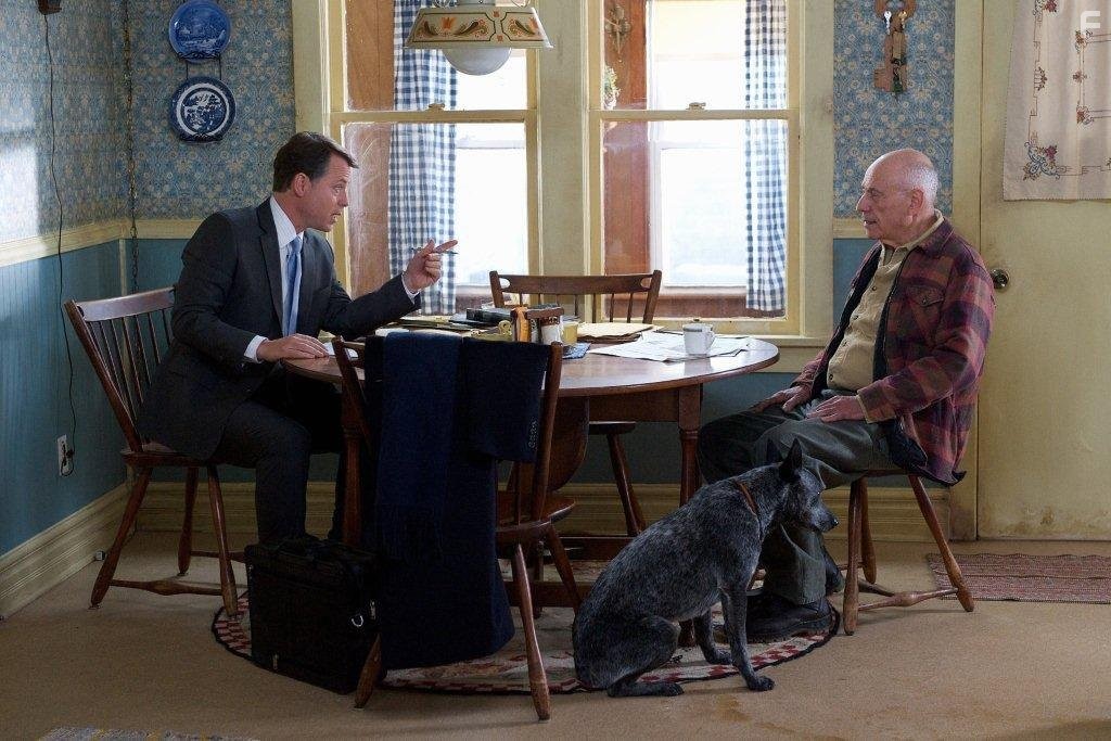 Alan Arkin and Greg Kinnear in Тонкий лед (2011)