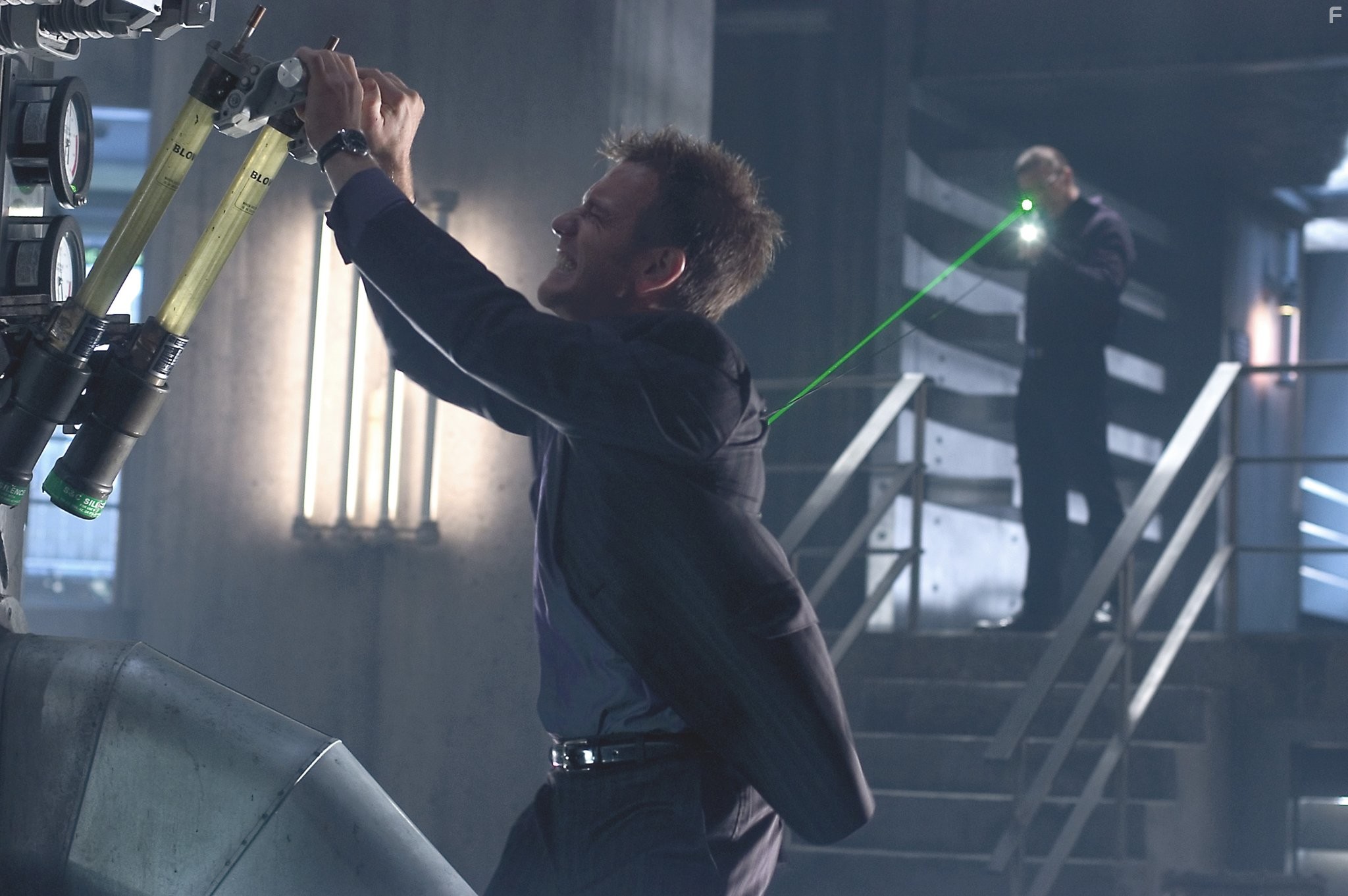 Ewan McGregor and Sean Bean in Остров (2005)