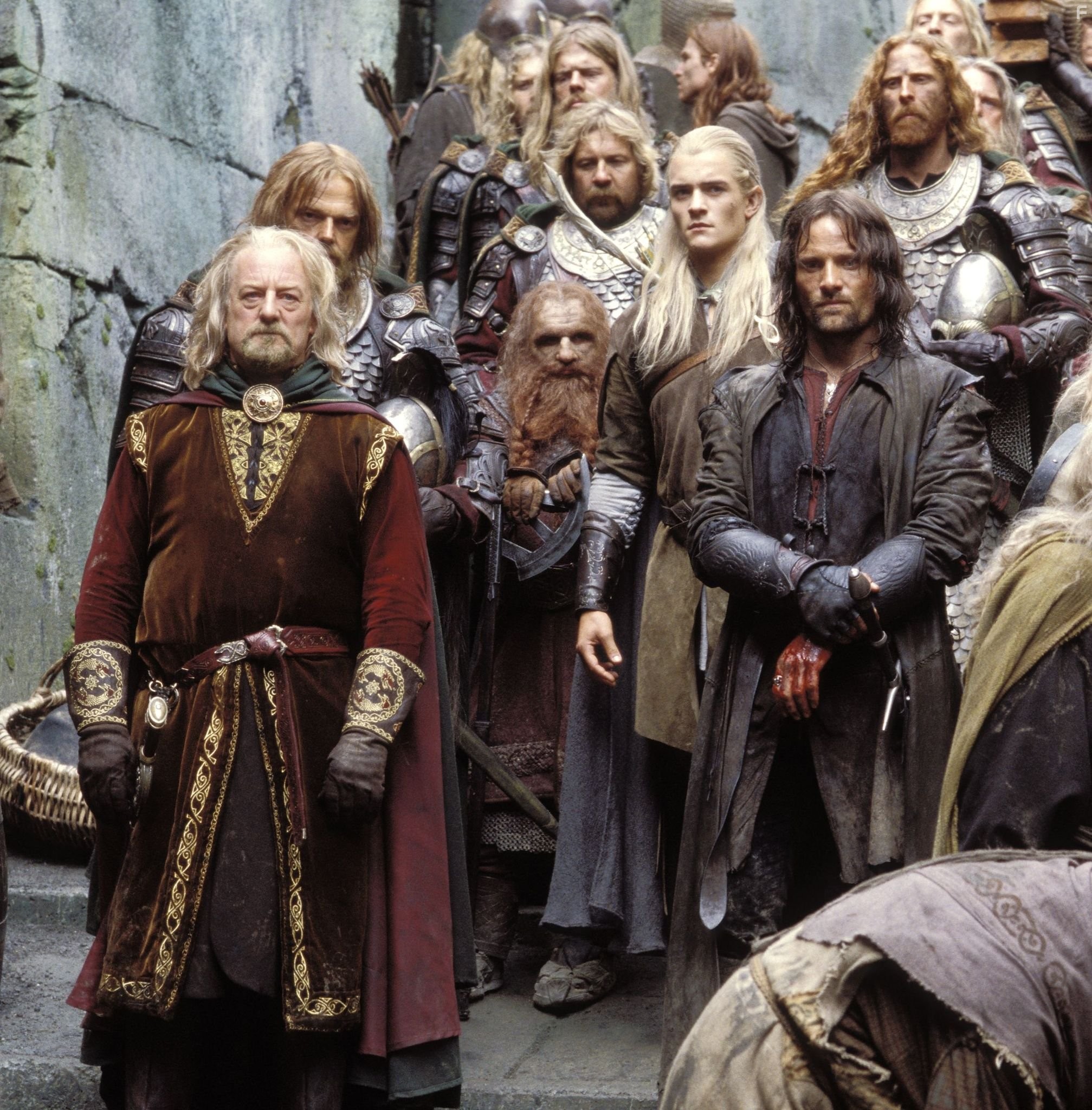 Viggo Mortensen, Orlando Bloom, Bernard Hill, Bruce Hopkins, and Brett Beattie in Властелин колец: Две крепости (2002)