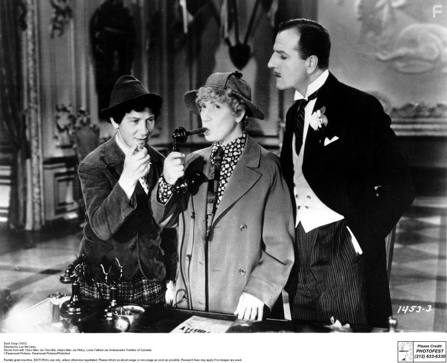 Chico Marx and Harpo Marx in Утиный суп (1933)