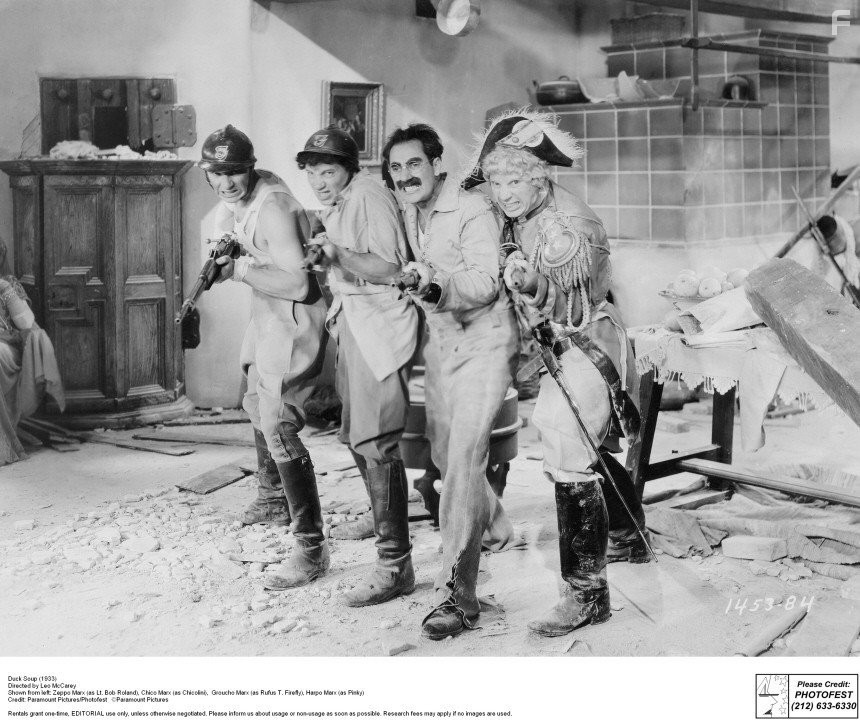 The Marx Brothers in Утиный суп (1933)