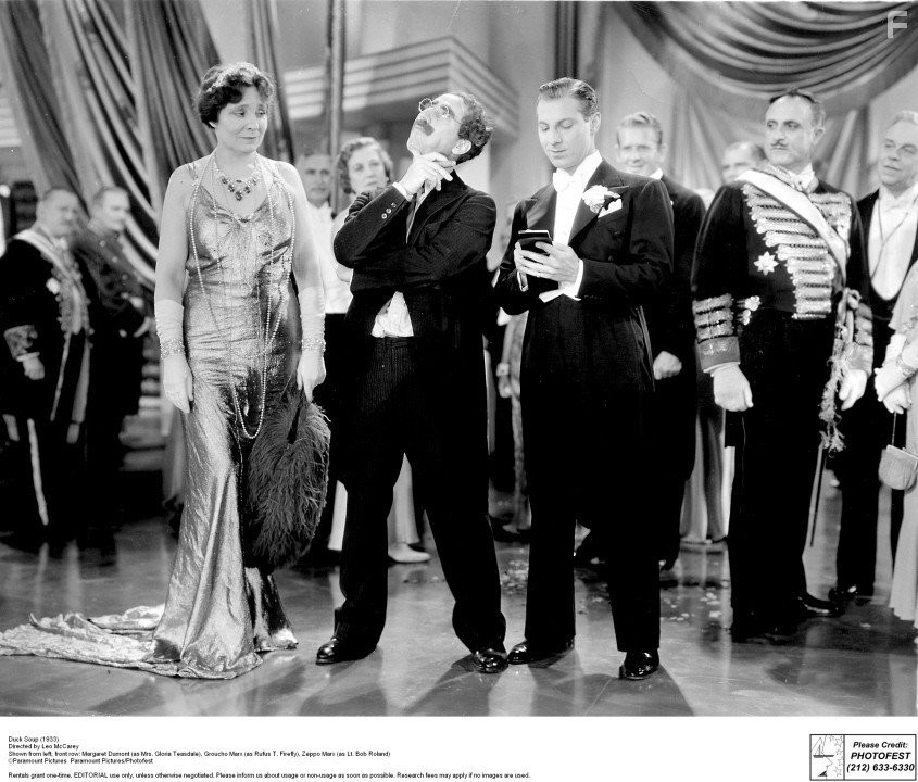 Groucho Marx and Margaret Dumont in Утиный суп (1933)