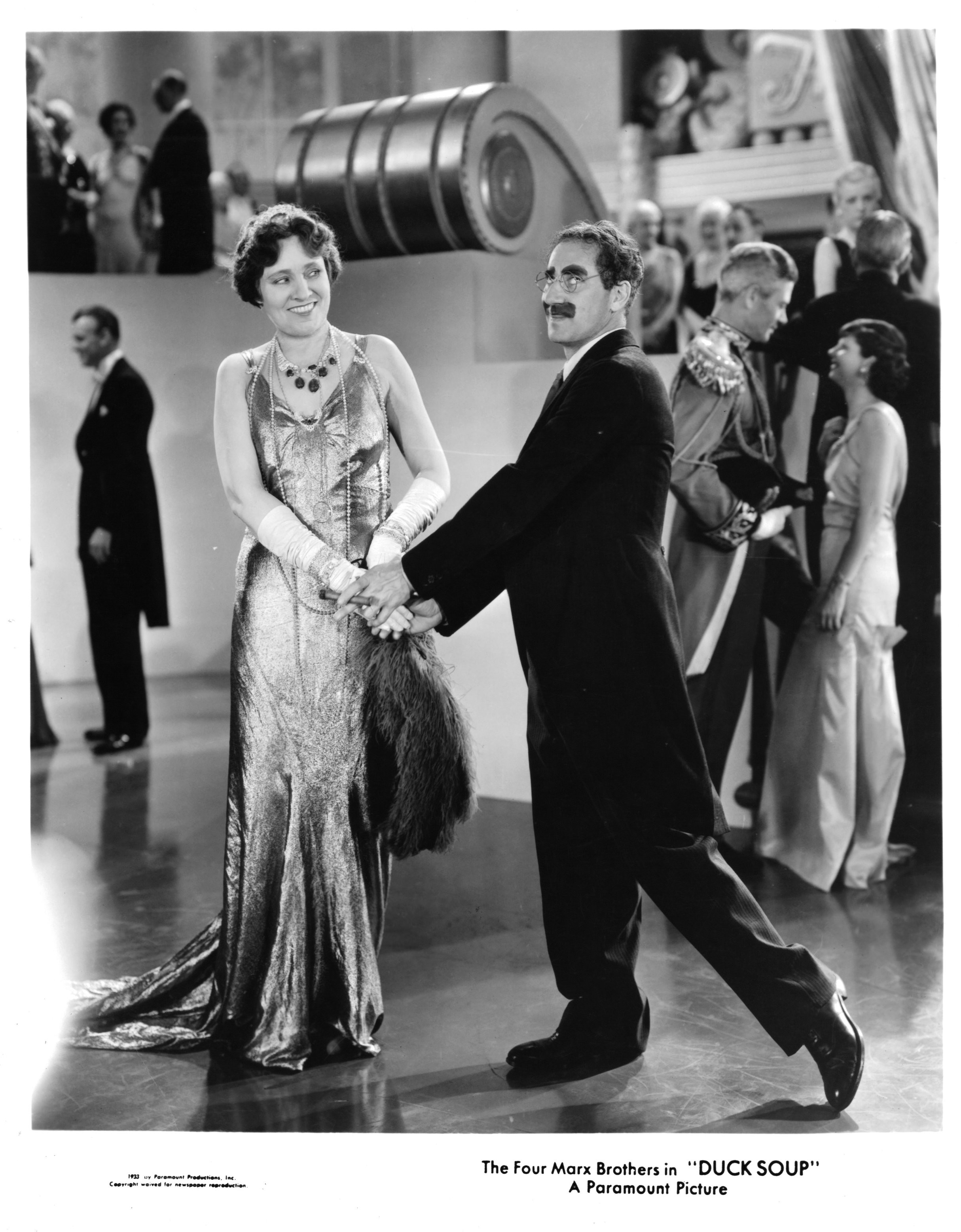 Groucho Marx and Margaret Dumont in Утиный суп (1933)
